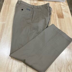Eddie Bauer Men's Classic Fit Flat Front 100% Cotton Khaki Chinos Size 32